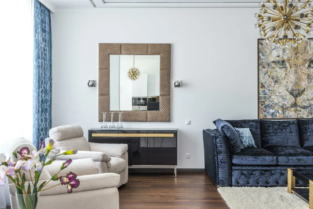 Séjour d'un appartement préparé pour l'arrivée des voyageurs